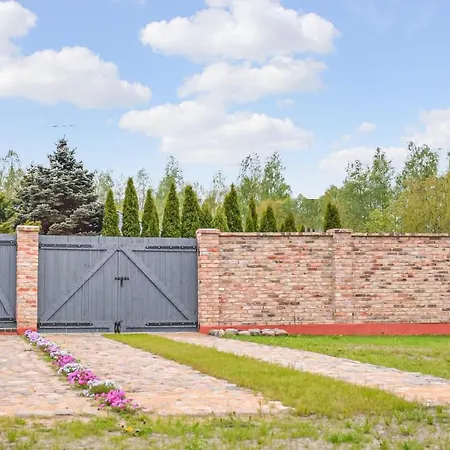 Сasa de vacaciones In With Kitchen Nowe Warpno