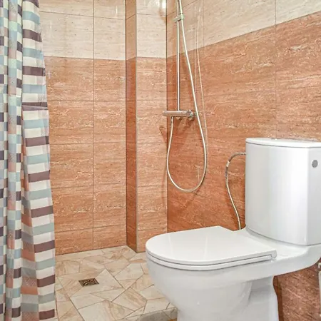 3 Bedroom Lovely In 펜션